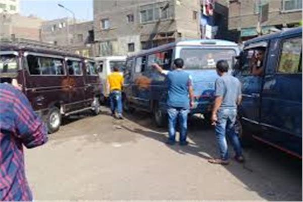 «المواقف العشوائية» خارج السيطرة.. «السيرفيس» تخنق القاهرة.. والأهالي: دولة بلطجة وإتاوات
