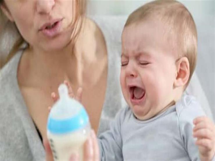 حتى لا يتأثر نفسيا.. 8 خطوات مهمة اتبعيها جيدا عند فطام الرضيع  