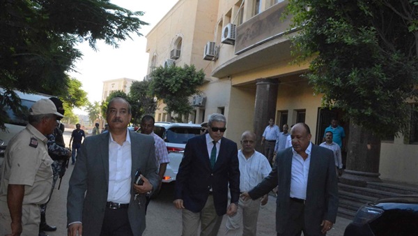 مديرية امن المنوفية تزيل الاشغالات والاعلانات المخالفة..صور