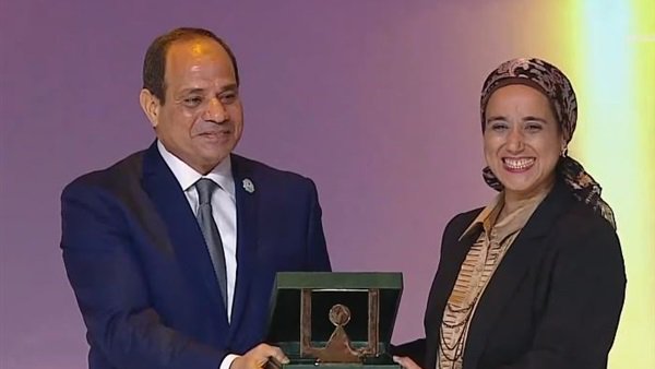 صاحبة عربة مأكولات: مصرة على تحقيق حلمي وأصبح مذيعة تليفزيونية..   