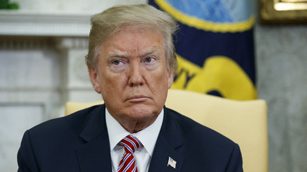 ترامب يلوح بحصار فنزويلا